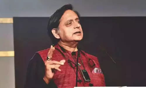 காங்கிரஸ் பல வழிகளில் ஒரு குடும்பத்தினரால் நடத்தப்படும் கட்சி; சசி தரூர் எம்.பி. பேச்சு காங்கிரஸ் பல வழிகளில் ஒரு குடும்பத்தினரால் நடத்தப்படும் கட்சி; சசி தரூர் எம்.பி. பேச்சு