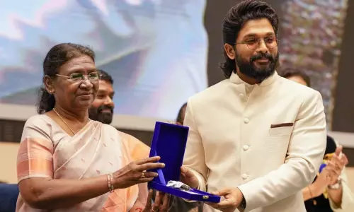 69-வது  தேசிய திரைப்பட விருதுகள் வழங்கும் விழா: ஜனாதிபதி திரவுபதி முர்மு விருதுகளை வழங்கினார் ..!