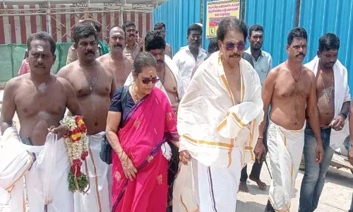 திருச்செந்தூர் சுப்பிரமணிய சுவாமி கோவிலில்அமைச்சர் சாத்தூர் ராமச்சந்திரன் சாமி தரிசனம்