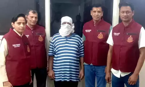 டெல்லி: தகாத உறவு, 3 கொலைகள்... 20 ஆண்டுகளுக்கு பின் சிக்கிய முன்னாள் கடற்படை ஊழியர் டெல்லி: தகாத உறவு, 3 கொலைகள்... 20 ஆண்டுகளுக்கு பின் சிக்கிய முன்னாள் கடற்படை ஊழியர்