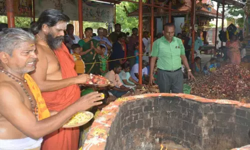 தூத்துக்குடி அருகேவாராஹி அம்மனுக்கு 2025 கிலோ கிழங்கு மஹா யாகம் தூத்துக்குடி அருகேவாராஹி அம்மனுக்கு 2025 கிலோ கிழங்கு மஹா யாகம்