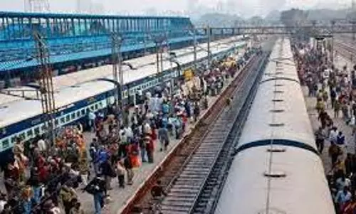 கல்யாண் ரெயில் நிலையத்தில் ஒரு நாள் சோதனையில் ஓசிப்பயணம் செய்த 4,438 பயணிகள் சிக்கினர் - ரூ.16 லட்சம் அபராதம் வசூல்