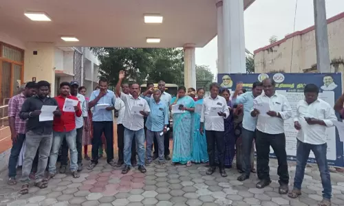 கிராம நிர்வாக அலுவலர்கள் ஆர்ப்பாட்டம் கிராம நிர்வாக அலுவலர்கள் ஆர்ப்பாட்டம்