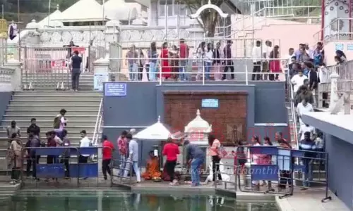 காவிரி நதியின் பிறப்பிடமான தலைக்காவிரியில் தீர்த்த உற்சவம்: ஆயிரக்கணக்கான பக்தர்கள் குவிந்தனர்