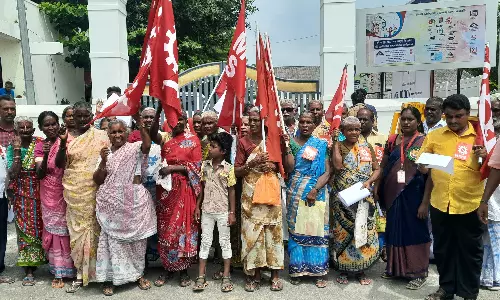 அமைப்பு சாரா தொழிலாளர்கள் ஆர்ப்பாட்டம்