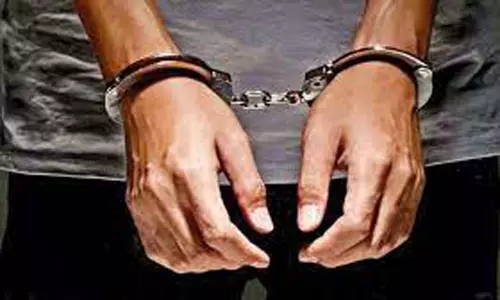 மது விற்ற முதியவர் கைது மது விற்ற முதியவர் கைது