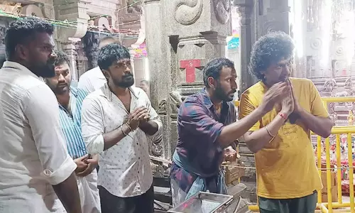 ராமேஸ்வரம் கோவிலில் லியோ படக்குழுவினர் சிறப்பு பூஜை- வெற்றிக்காக பிரார்த்தனை ராமேஸ்வரம் கோவிலில் லியோ படக்குழுவினர் சிறப்பு பூஜை- வெற்றிக்காக பிரார்த்தனை