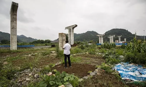 ராணுவ நிலத்தை கையகப்படுத்தி தொழிற்சாலைகள் கட்ட வேண்டும் ராணுவ நிலத்தை கையகப்படுத்தி தொழிற்சாலைகள் கட்ட வேண்டும்