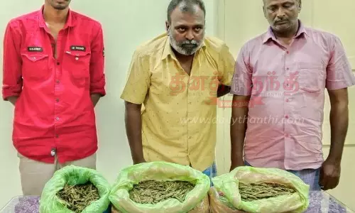 கஞ்சா கடத்திய 3 பேர் கைது 2 மோட்டார்சைக்கிள்கள் பறிமுதல்