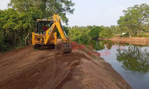 நம்பியூர் அருகே மழை காரணமாக கீழ்பவானி வாய்க்காலில் மண் அரிப்பால் கரையில் சேதம் சீரமைப்பு பணி தீவிரம்