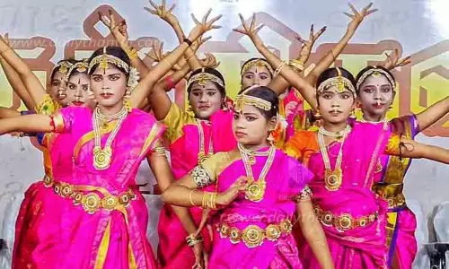 மதுரை தமுக்கம் மைதானத்தில் மாணவிகளின் நாட்டியம்