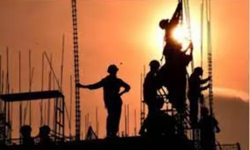 தூத்துக்குடி மாவட்டத்தில் விபத்தில் சிக்கிய அமைப்புசாரா தொழிலாளர்கள் கருணைத் தொகை பெற விண்ணப்பிக்கலாம் என்று மாவட்ட கலெக்டர் செந்தில்ராஜ் தெரிவித்து உள்ளார்.