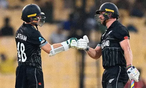 உலகக்கோப்பை கிரிக்கெட்; லேதம், பிலிப்ஸ் அபார ஆட்டம்...நியூசிலாந்து 288 ரன்கள் குவிப்பு...!