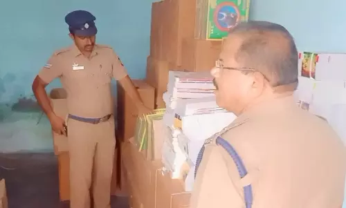 வீட்டில் பதுக்கி வைத்திருந்த ரூ.10 லட்சம் பட்டாசுகள் பறிமுதல்