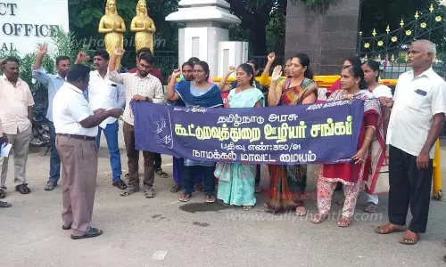 கூட்டுறவுத்துறை ஊழியர்கள் ஆர்ப்பாட்டம் கூட்டுறவுத்துறை ஊழியர்கள் ஆர்ப்பாட்டம்