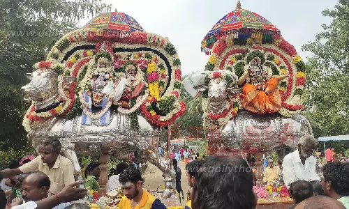 காவிரி ஆற்றில் துலாஸ்நானம்; ஏராளமான பக்தர்கள் புனித நீராடினர்