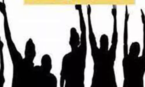 காங்கிரஸ் கட்சியினர் திடீர் ஆர்ப்பாட்டம் காங்கிரஸ் கட்சியினர் திடீர் ஆர்ப்பாட்டம்