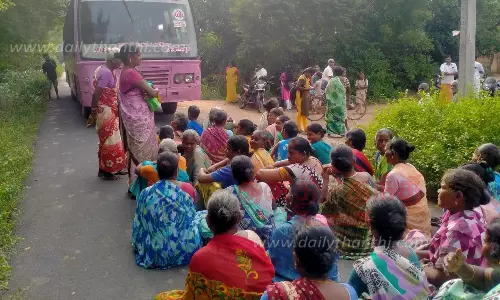 கலைஞர் உரிமை தொகை வழங்கவில்லை என கூறி பெண்கள் மறியல்