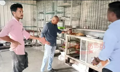 ஈரோட்டில் உள்ள பேக்கரியில்  முட்டை பப்ஸ், கேக் சாப்பிட்ட 3 பேருக்கு வாந்தி-மயக்கம்  உணவு பாதுகாப்புத்துறை அதிகாரிகள் சோதனை