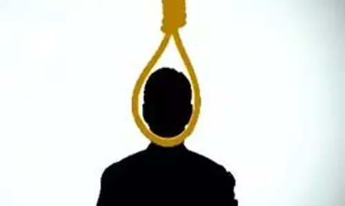 எலக்ட்ரிக் கடை உரிமையாளர் தூக்குப்போட்டு தற்கொலை