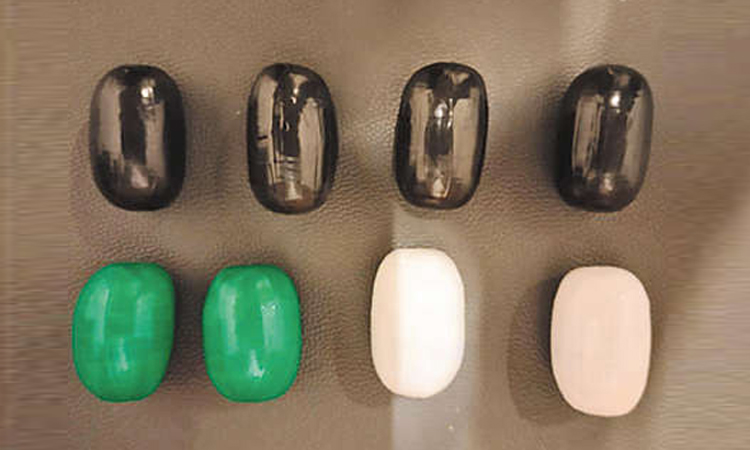 துபாயில் இருந்து கடத்தல்: சென்னை விமான நிலையத்தில் ரூ.1½ கோடி தங்கம் சிக்கியது - விமான நிலைய ஊழியர் உள்பட 3 பேர் பிடிபட்டனர்