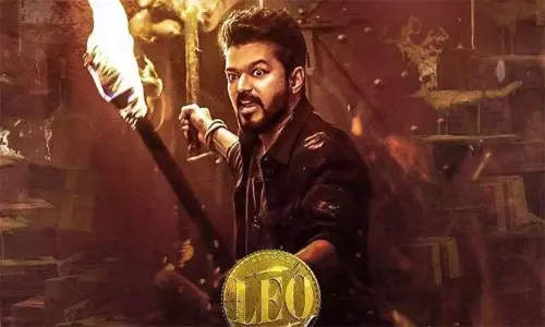 லியோ காட்சி ரத்து - தியேட்டர் மீது ரசிகர்கள் கல்வீசியதால் பரபரப்பு