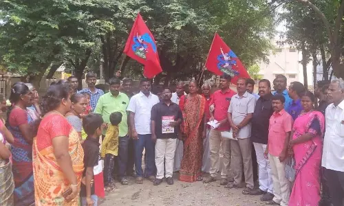 தீண்டாமை ஒழிப்பு முன்னணியினர் காத்திருப்பு போராட்டம்