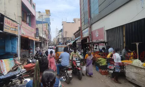 கடைத்தெருவில் ஒரு வழிப்பாதை அமைக்க வேண்டும்