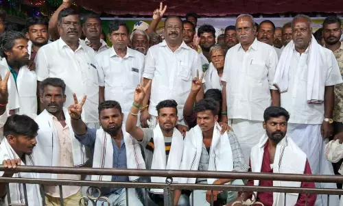 மாற்றுக்கட்சியினர் அ.தி.மு.க.வில் இணையும் நிகழ்ச்சி மாற்றுக்கட்சியினர் அ.தி.மு.க.வில் இணையும் நிகழ்ச்சி