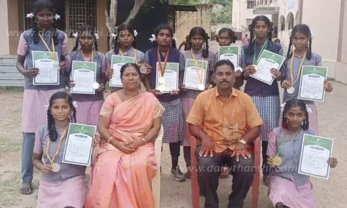 மாநில அளவிலான தடகளப் போட்டிக்கு அரசு பள்ளி மாணவிகள் தகுதி