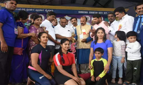 மைசூருவில் மாணவர்களுக்கான மாநில அளவிலான யோகா போட்டி மைசூருவில் மாணவர்களுக்கான மாநில அளவிலான யோகா போட்டி