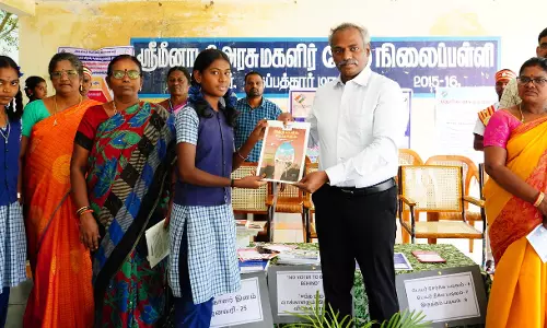 வாக்களிப்பது ஜனநாயக கடமை