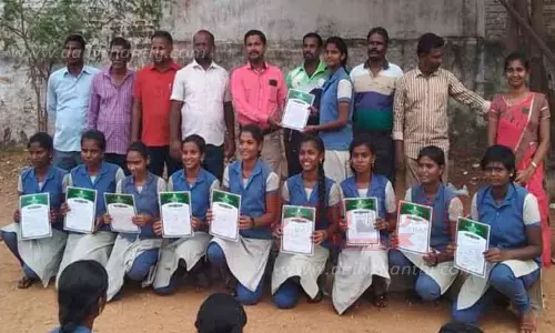 பூப்பந்தாட்ட போட்டியில் மாணவிகள் சாதனை