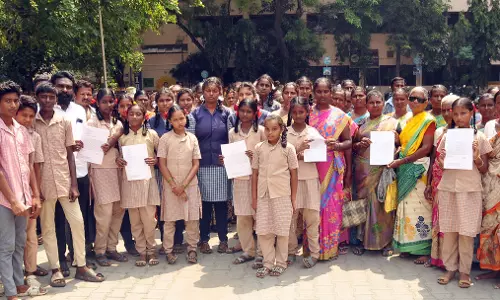 சென்னிமலை- காங்கேயம் இடையே புறவழிச்சாலை அமைக்க எதிர்ப்பு  கலெக்டர் அலுவலகத்தில் கிராம மக்கள் மனு