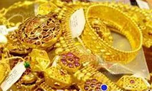 அரசு பள்ளி ஆசிரியை வீட்டில் 45 பவுன் நகைகள்-பணம் திருட்டு