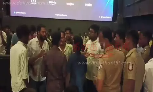 மதுப்பாட்டிலுடன் வந்தவர்களை வெளியே அனுப்பிய ஊழியர்கள்