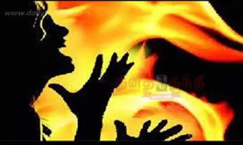 அந்தியூர் அருகே   தீயில் கருகி மூதாட்டி சாவு  குளிக்க வெந்நீர் வைத்தபோது பரிதாபம்