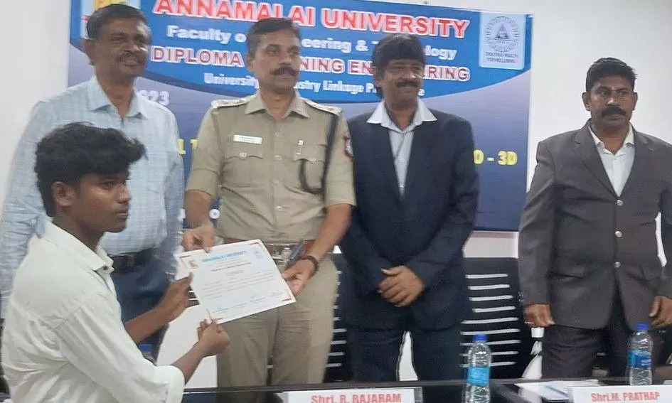 அண்ணாமலை பல்கலைக்கழக மாணவர்களுக்கு சான்றிதழ் அண்ணாமலை பல்கலைக்கழக மாணவர்களுக்கு சான்றிதழ்