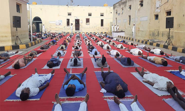Pelatihan yoga untuk narapidana dalam rangka festival Dussehra Pelatihan yoga untuk narapidana dalam rangka festival Dussehra