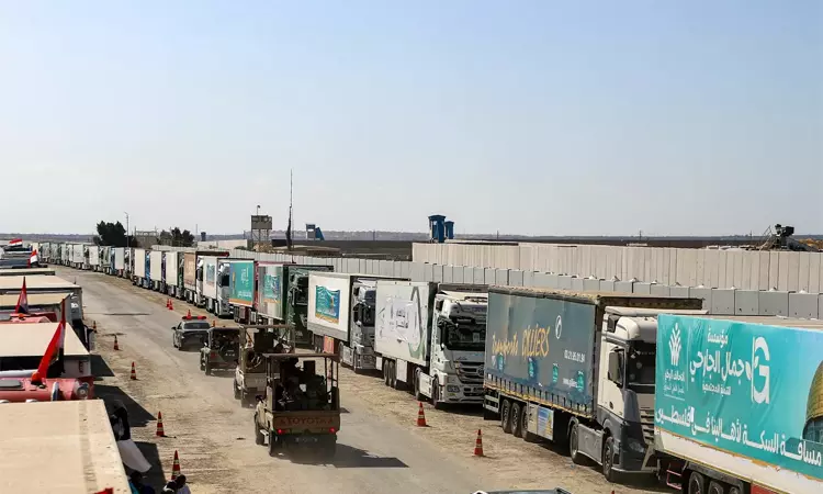 நிவாரணப் பொருள்களுடன் ரபா எல்லையில் காத்திருக்கும்... ... 15வது நாளாக தொடரும் போர்: எகிப்தில் இருந்து நிவாரண உதவி பொருட்களுடன் காசாவுக்குள் நுழைந்த லாரிகள்...! நிவாரணப் பொருள்களுடன் ரபா எல்லையில் காத்திருக்கும்... ... 15வது நாளாக தொடரும் போர்: எகிப்தில் இருந்து நிவாரண உதவி பொருட்களுடன் காசாவுக்குள் நுழைந்த லாரிகள்...!