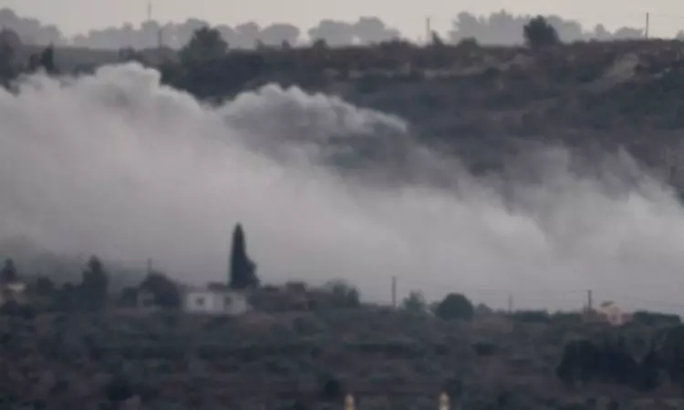 இஸ்ரேல்-லெபனான் எல்லையில் நீடிக்கும் பதற்றம் ... ... 15வது நாளாக தொடரும் போர்: எகிப்தில் இருந்து நிவாரண உதவி பொருட்களுடன் காசாவுக்குள் நுழைந்த லாரிகள்...! இஸ்ரேல்-லெபனான் எல்லையில் நீடிக்கும் பதற்றம் ... ... 15வது நாளாக தொடரும் போர்: எகிப்தில் இருந்து நிவாரண உதவி பொருட்களுடன் காசாவுக்குள் நுழைந்த லாரிகள்...!