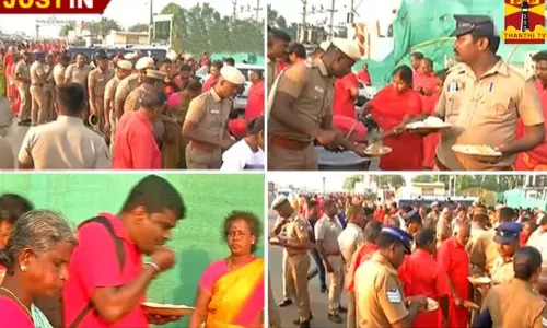 பங்காரு அடிகளார் மறைவு: அஞ்சலி செலுத்த வரும் பக்தர்கள், பாதுகாப்பு பணியில் ஈடுபடும் காவலர்களுக்கு அன்னதானம் பங்காரு அடிகளார் மறைவு: அஞ்சலி செலுத்த வரும் பக்தர்கள், பாதுகாப்பு பணியில் ஈடுபடும் காவலர்களுக்கு அன்னதானம்