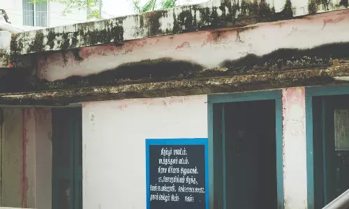 ஆபத்தான கட்டிடத்தில் செயல்படும் கிராம நிர்வாக அலுவலகம் ஆபத்தான கட்டிடத்தில் செயல்படும் கிராம நிர்வாக அலுவலகம்