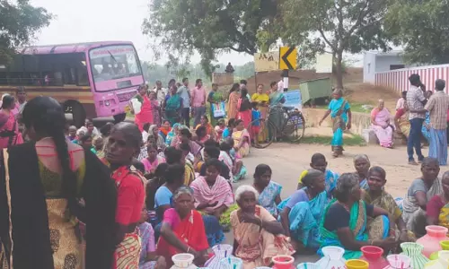 பொதுமக்கள் சாலை மறியல் பொதுமக்கள் சாலை மறியல்