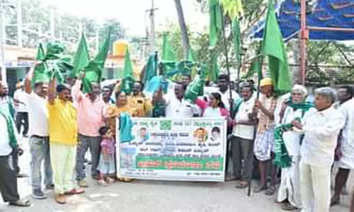 முறையாக மின்சாரம் வினியோகிக்க கூறிபெஸ்காம் மின்வாரிய அலுவலகம் முற்றுகை