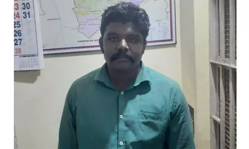 மது குடிப்பதற்கு பணம் கேட்டு மிரட்டிய முன்னாள் நாட்டாண்மை கைது மது குடிப்பதற்கு பணம் கேட்டு மிரட்டிய முன்னாள் நாட்டாண்மை கைது