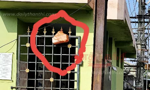 அட்டைப்பெட்டியில் இருந்த ஆண் சிசு அட்டைப்பெட்டியில் இருந்த ஆண் சிசு