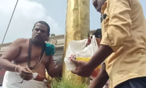 சென்னிமலை முருகன் கோவிலில்   புதிய கொடிமரம் பிரதிஷ்டை