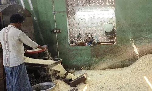 சிங்கம்புணரியில் பொரி தயாரிக்கும் பணி மும்முரம்