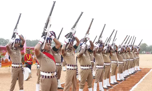 தேனியில் 66 குண்டுகள் முழங்க காவலர் வீரவணக்க நாள் அனுசரிப்பு